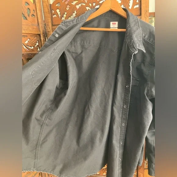 Levi’s faded black denim western shirt, snap button - Picture 2 of 8